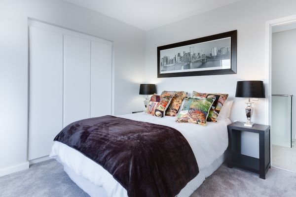 Black and white bedroom 