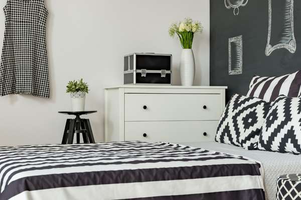 Black and white bedroom 